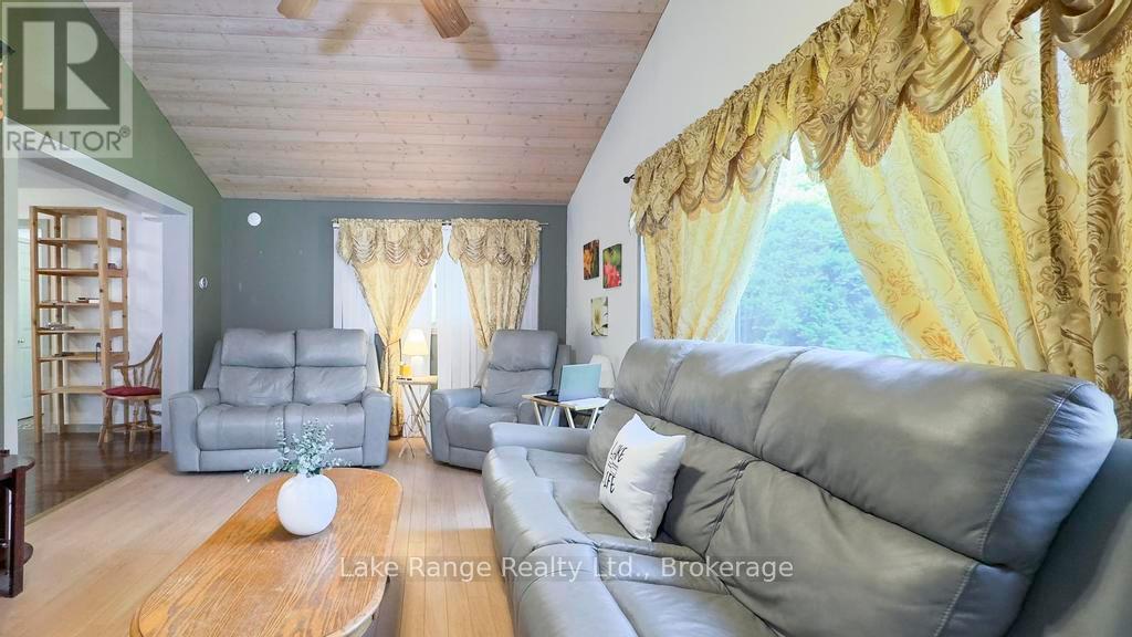 804 Meadow Place, Huron-Kinloss, Ontario  N2Z 2X3 - Photo 14 - X12117021