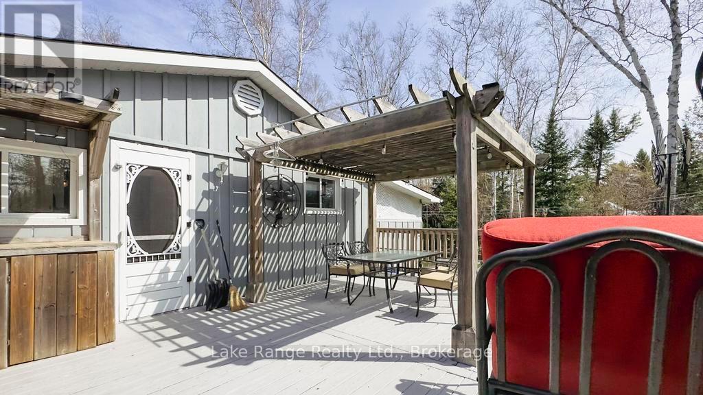 804 Meadow Place, Huron-Kinloss, Ontario  N2Z 2X3 - Photo 19 - X12117021