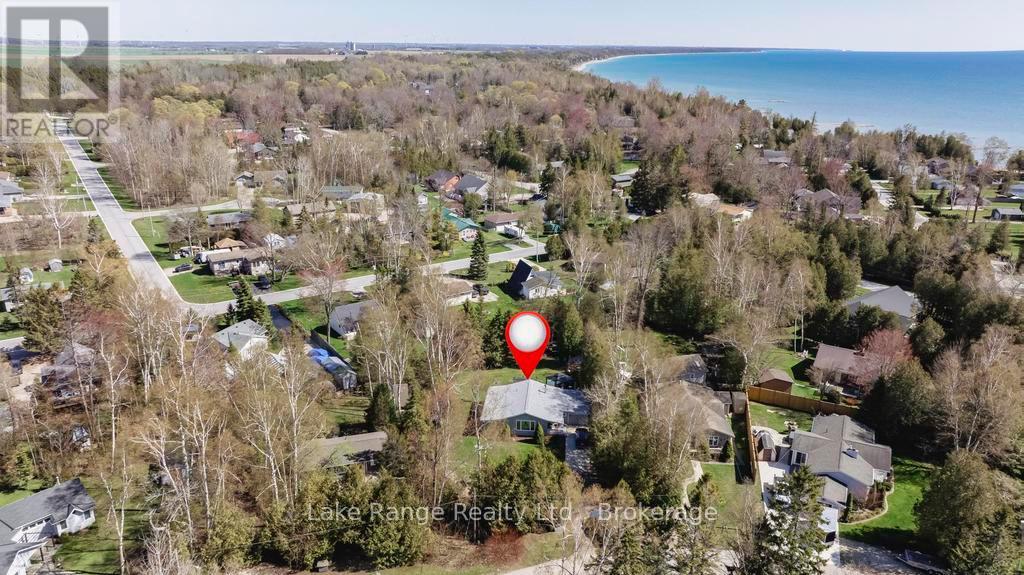 804 Meadow Place, Huron-Kinloss, Ontario  N2Z 2X3 - Photo 3 - X12117021