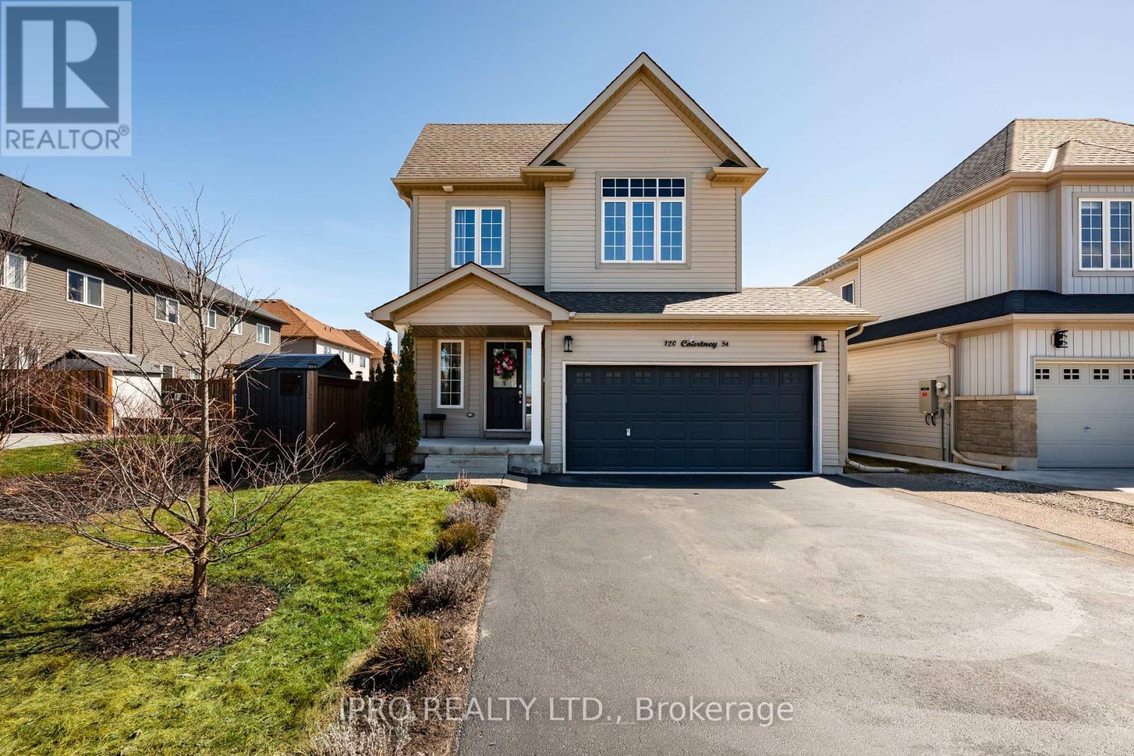 120 COURTNEY STREET, Centre Wellington, Ontario