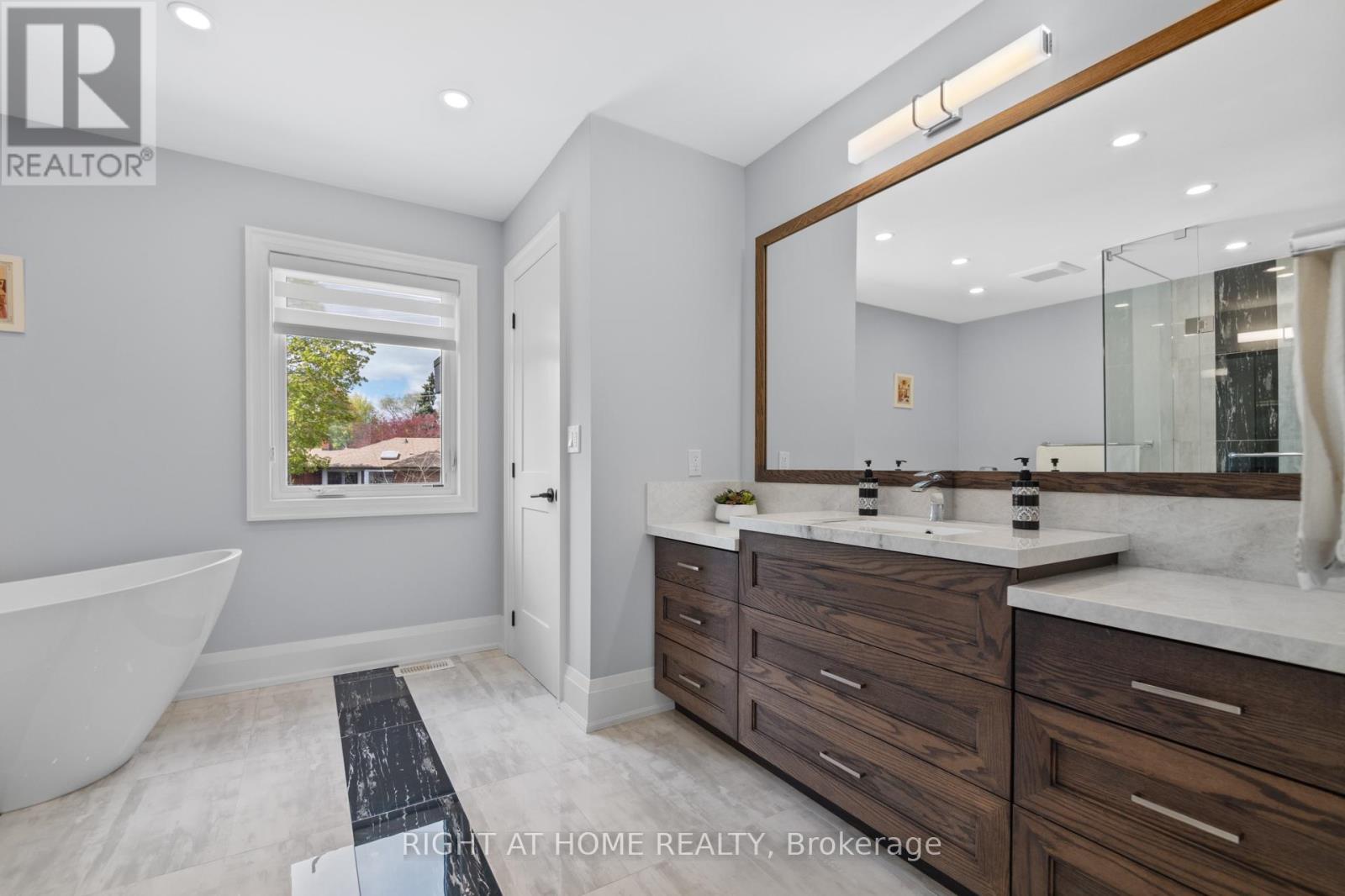 36 Shaunavon Heights Crescent, Toronto (Parkwoods-Donalda), Ontario  M3A 2P4 - Photo 16 - C12141252