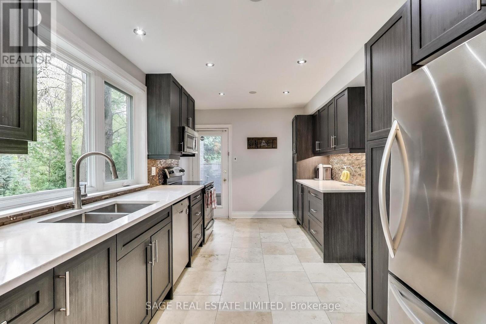 10 Overbrook Place, Toronto, Ontario  M3H 4P2 - Photo 14 - C12141308