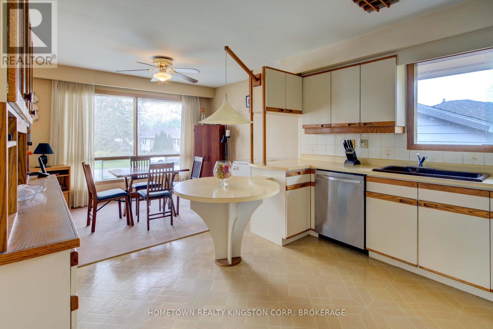59 Holland Crescent, Kingston, Ontario  K7M 2V7 - Photo 15 - X12141275