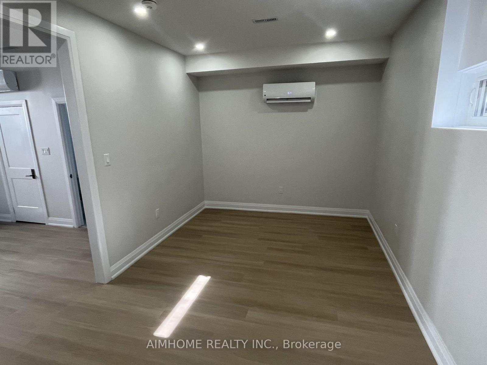 178 Barrington Avenue, Toronto, Ontario  M4C 4Z2 - Photo 10 - E12141176