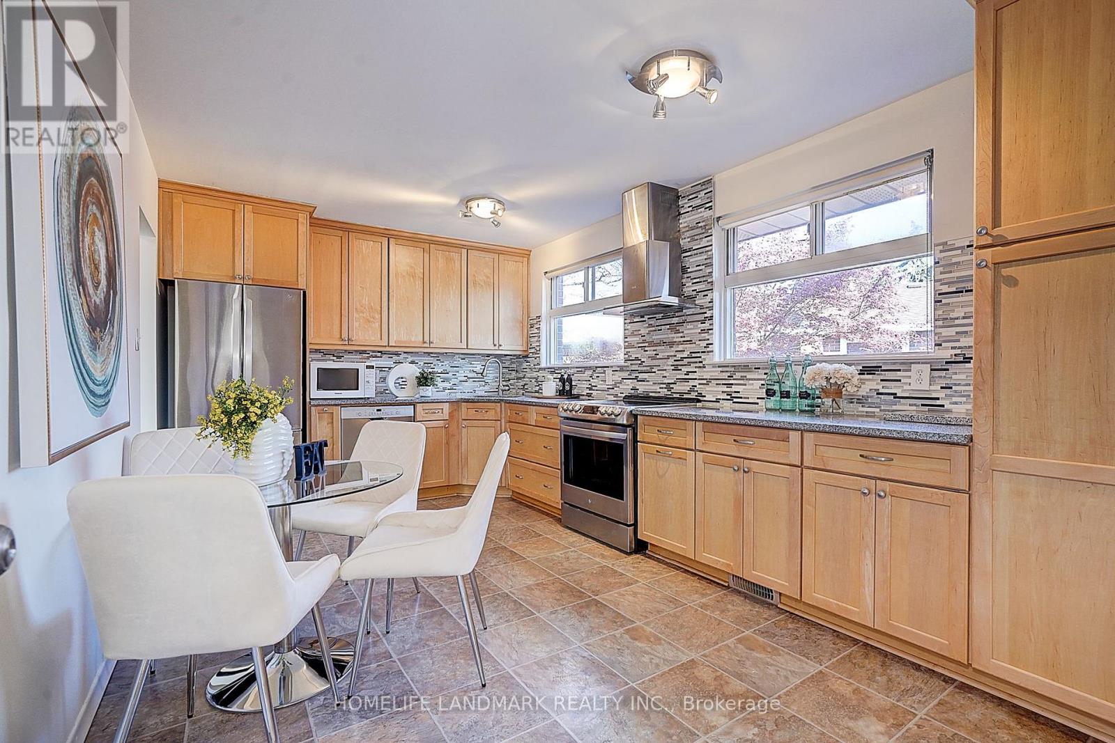 74 Invergordon Avenue E, Toronto, Ontario  M1S 2Z2 - Photo 3 - E12141180