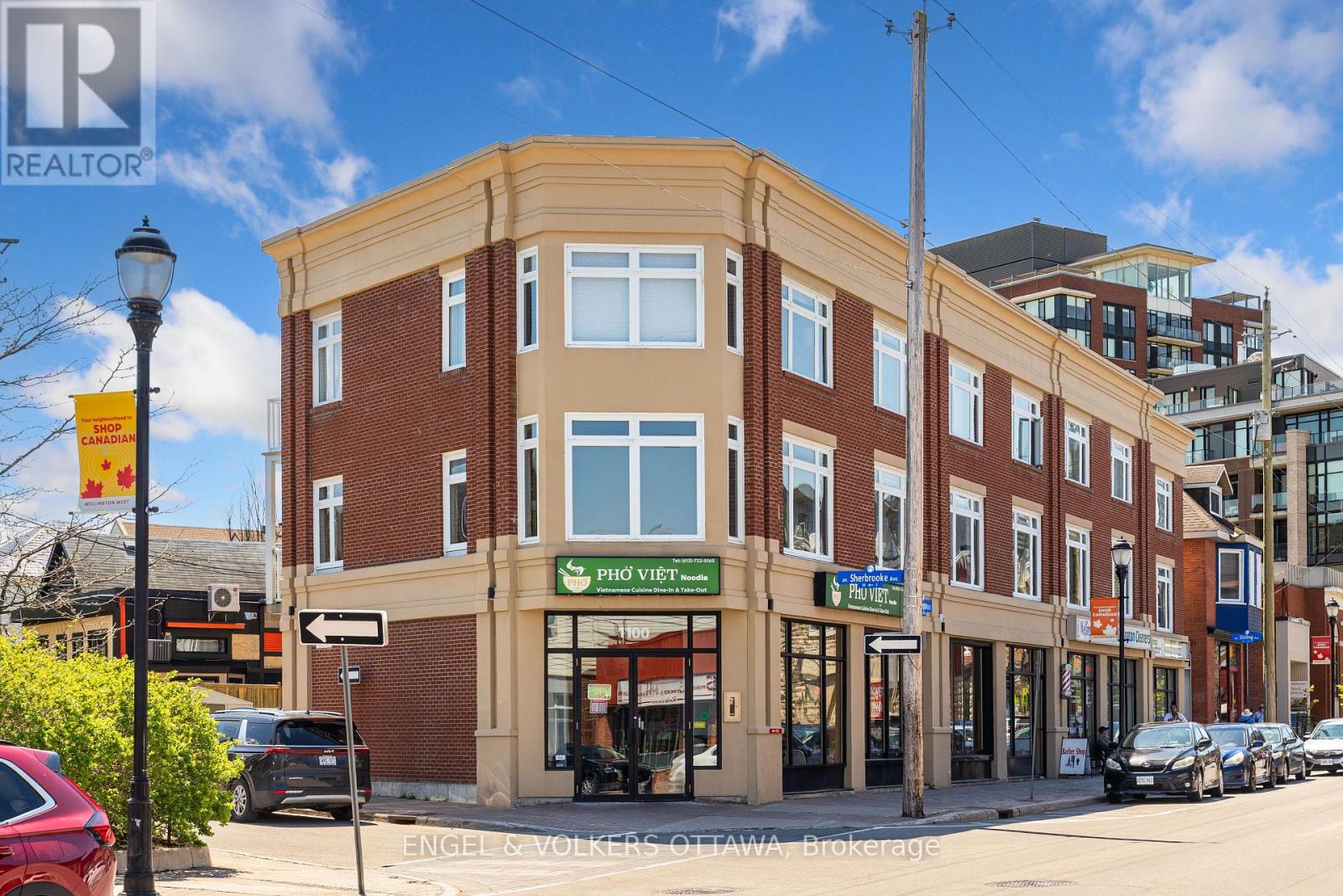 3 - 4 Sherbrooke Avenue, Ottawa, Ontario  K1Y 1R7 - Photo 1 - X12138258