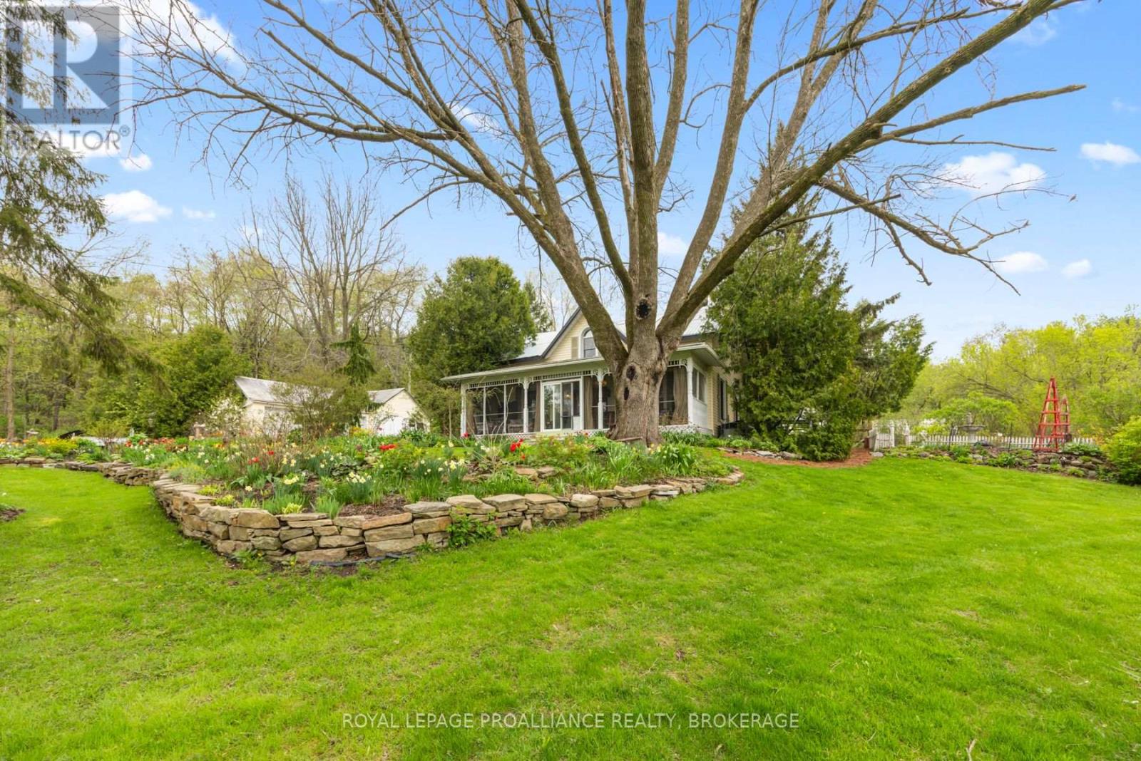 2078 Sunbury Road, Frontenac, Ontario  K0H 1X0 - Photo 3 - X12141391