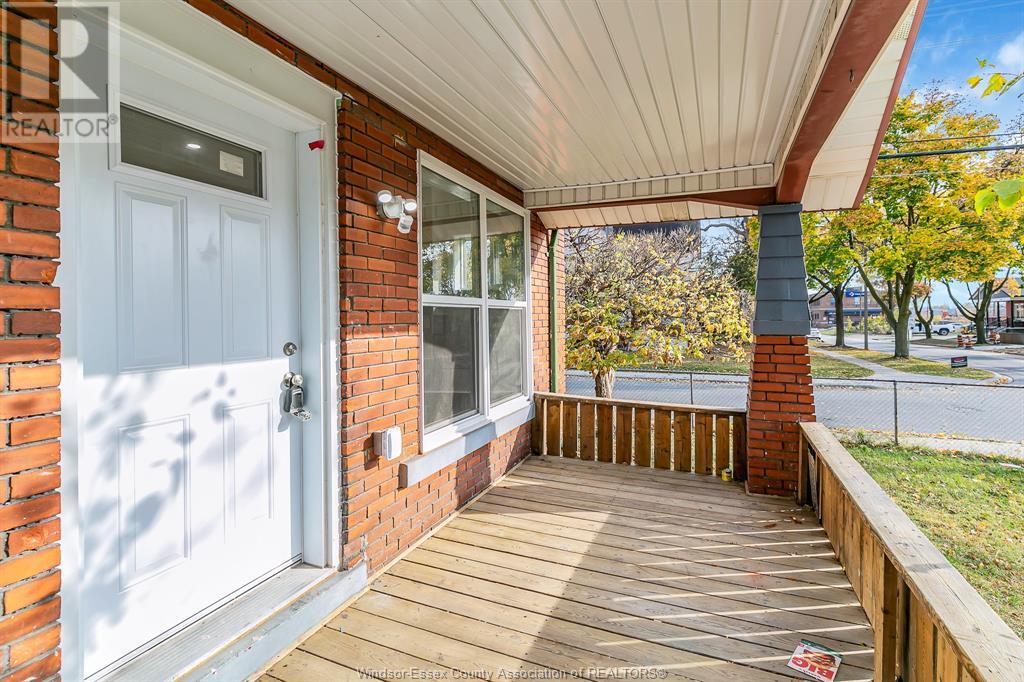 Property at 794 JANETTE AVENUE image 4