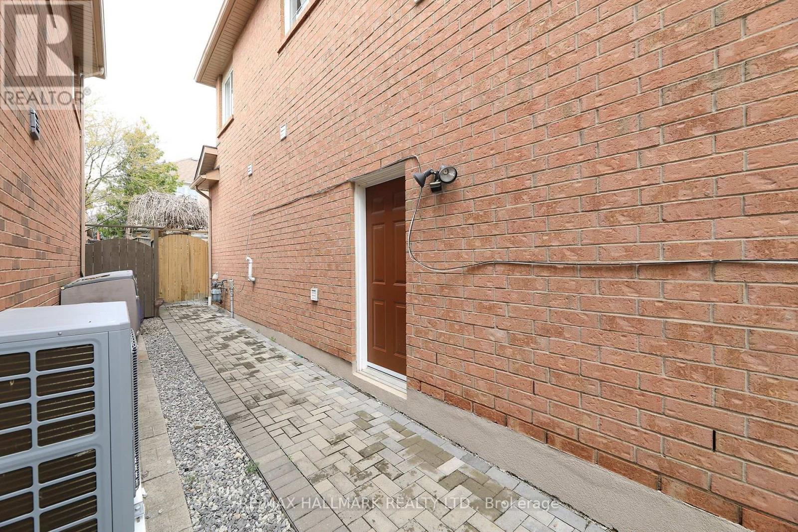 Lower - 64 Madeira Avenue, Vaughan, Ontario  L6A 2Y2 - Photo 3 - N12141195