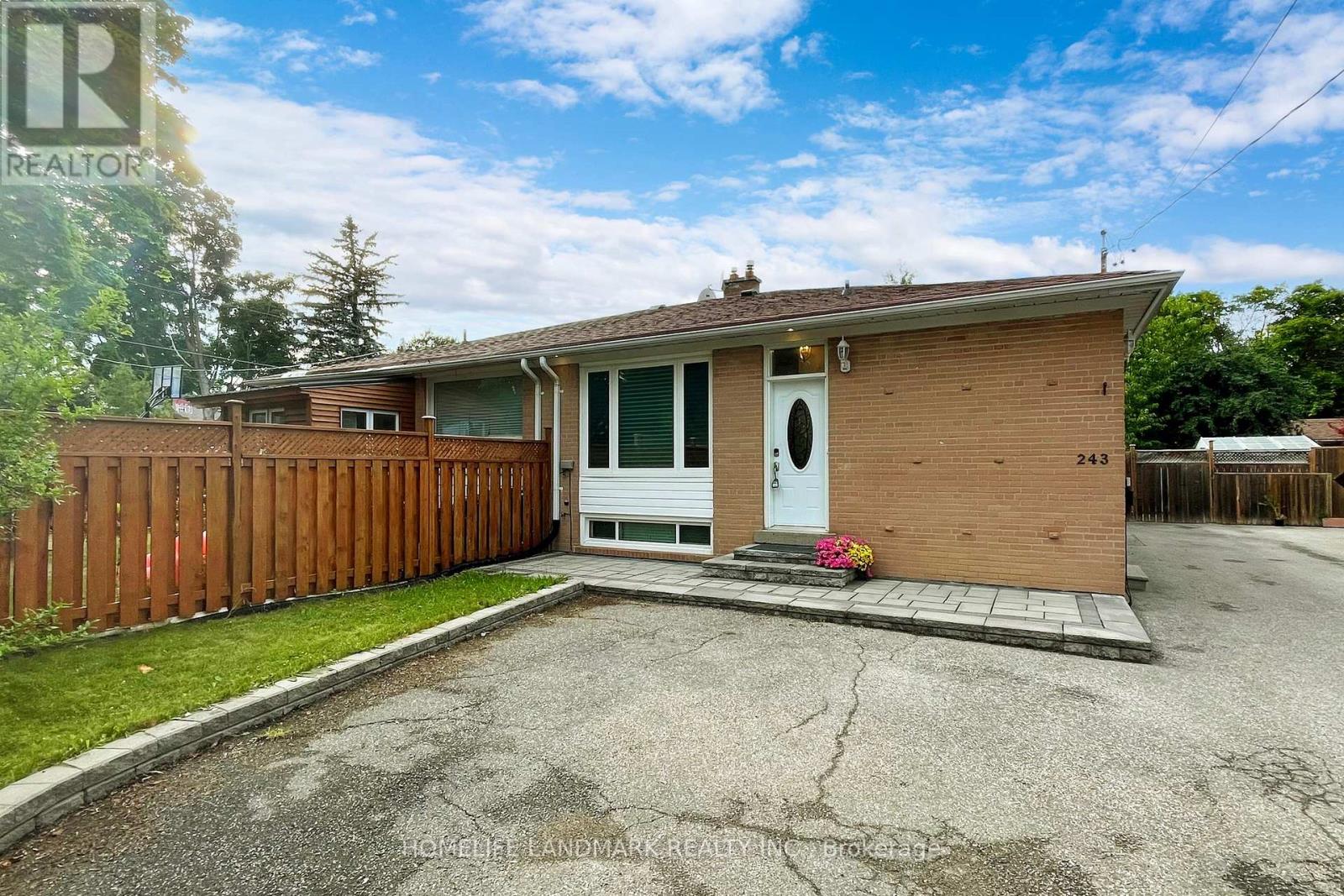 243 Taylor Mills Drive S, Richmond Hill, Ontario  L4C 2S7 - Photo 5 - N12141254