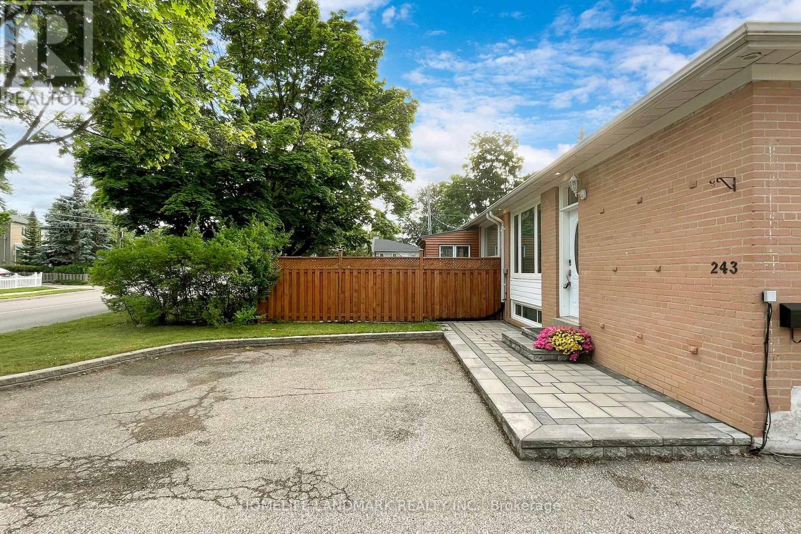 243 Taylor Mills Drive S, Richmond Hill (Crosby), Ontario  L4C 2S7 - Photo 6 - N12141254