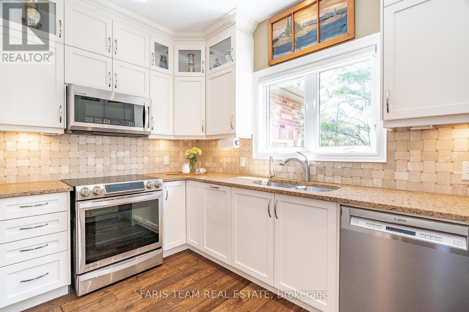 4 Topaz Court, Oro-Medonte, Ontario  L0L 2E0 - Photo 4 - S12141278