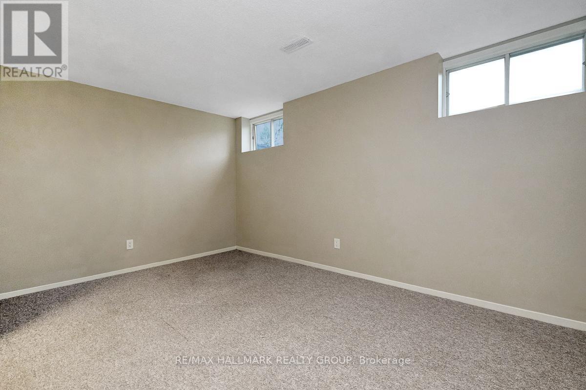 1047 Arrowhead Place, Ottawa, Ontario  K1C 2S5 - Photo 30 - X12141335