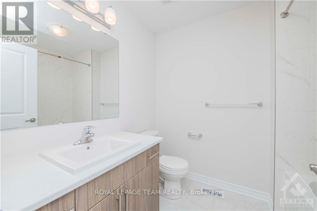 25 Atop Lane, Ottawa, Ontario  K1X 1G6 - Photo 11 - X12141341