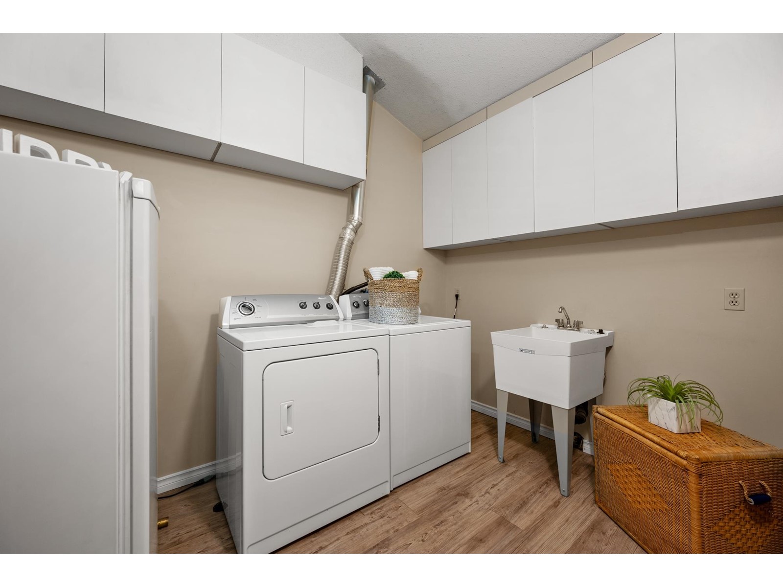 9040 James Place, Delta, British Columbia  V4C 2R8 - Photo 11 - R2999325