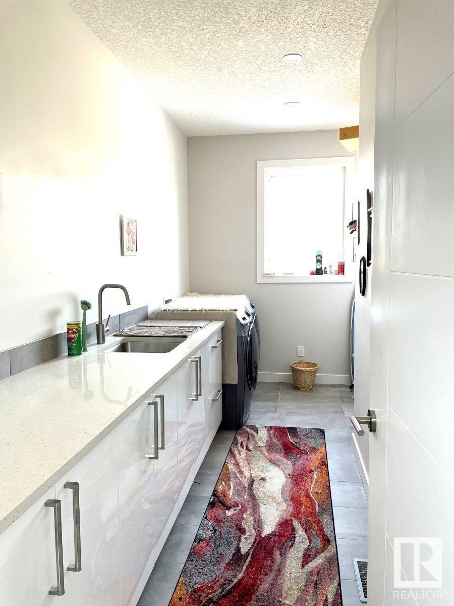Property at 9214 81 ST NW image 4
