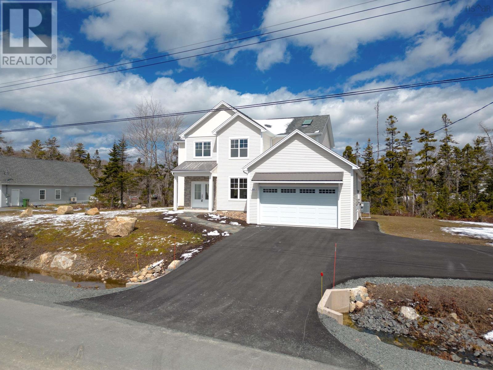 Property at 66 Duckcove Court image 3