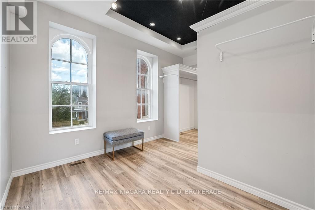 Upper - 15 Welland Avenue, St. Catharines, Ontario  L2R 2M1 - Photo 10 - X12141332