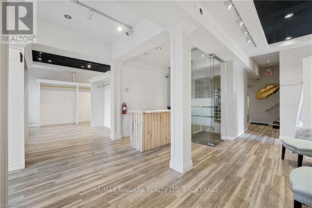 Upper - 15 Welland Avenue, St. Catharines, Ontario  L2R 2M1 - Photo 3 - X12141332