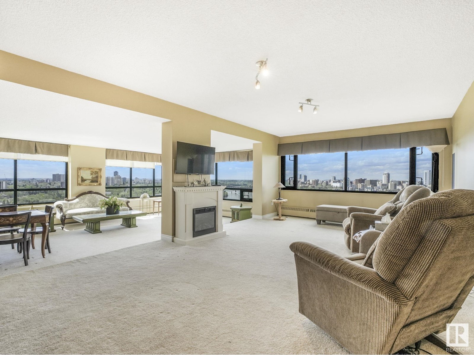 Property at #1902 9929 SASKATCHEWAN DR NW image 3