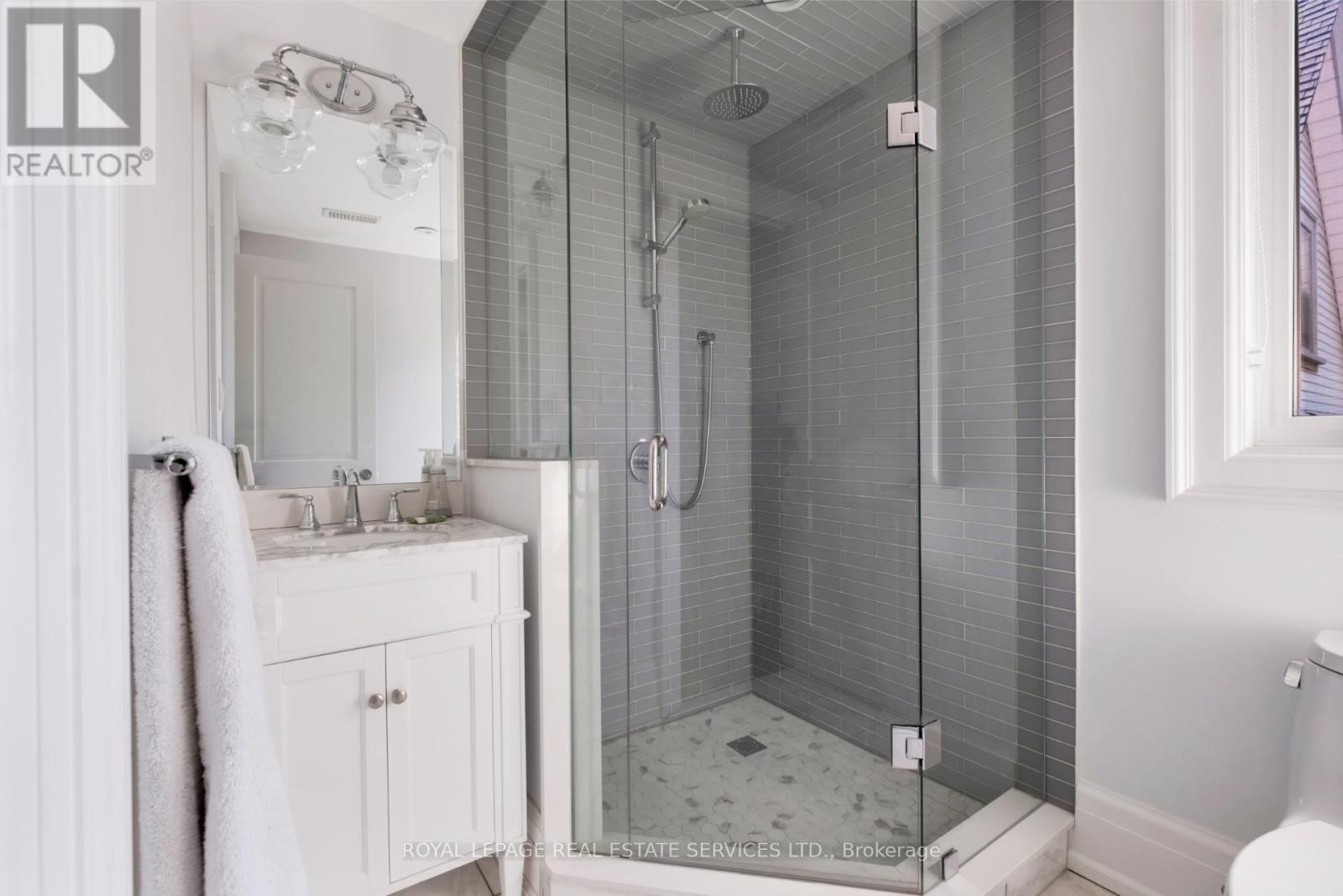 390 Walmer Road W, Toronto, Ontario  M5R 2Y4 - Photo 23 - C12141188