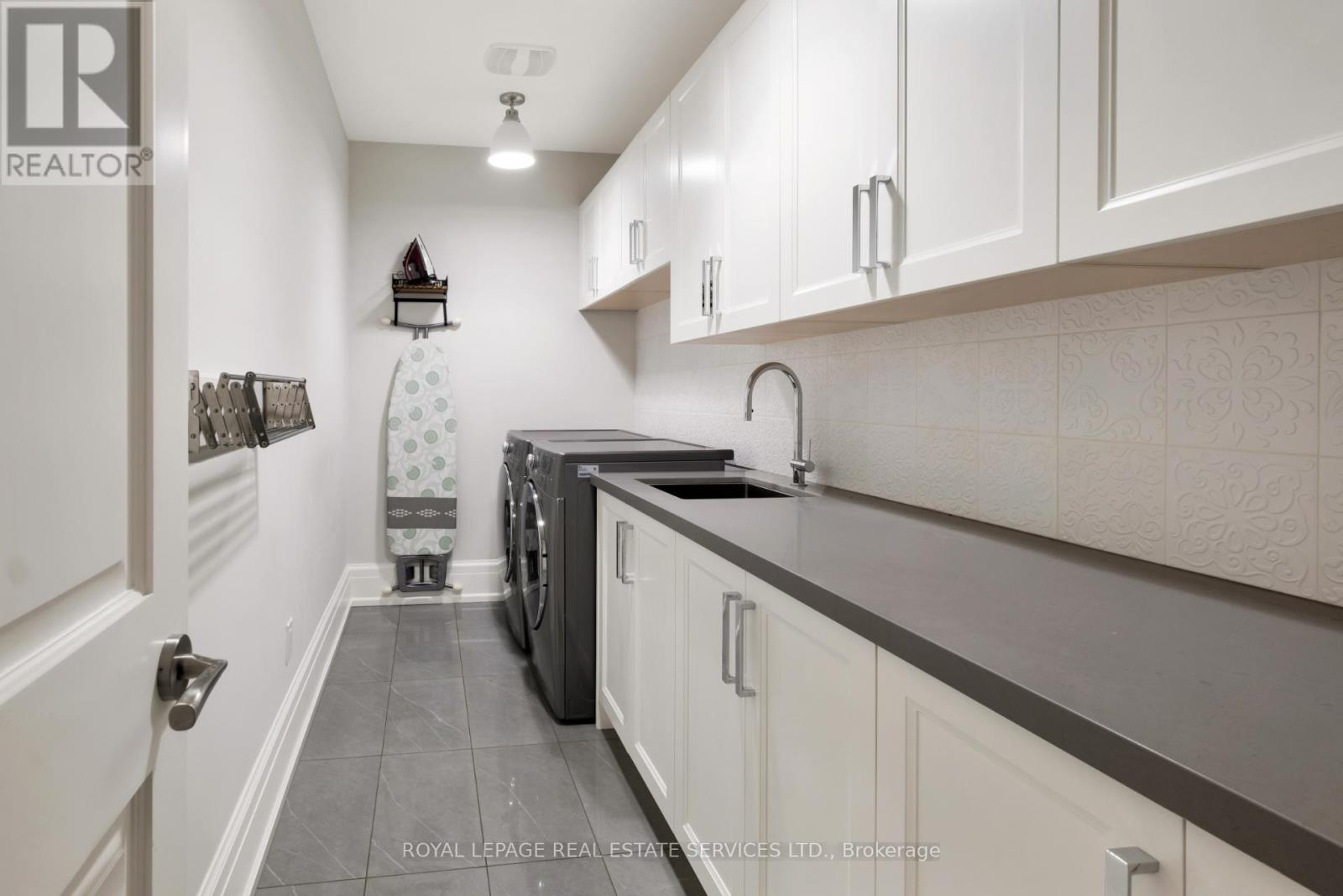 390 Walmer Road W, Toronto, Ontario  M5R 2Y4 - Photo 26 - C12141188