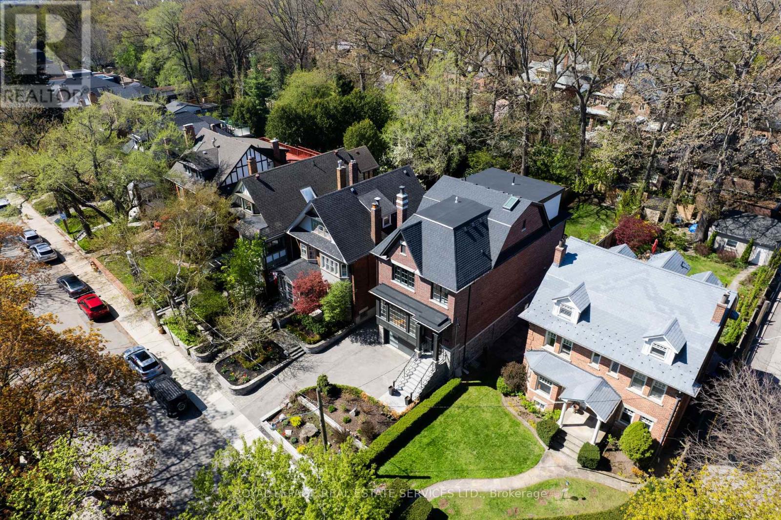 390 Walmer Road W, Toronto, Ontario  M5R 2Y4 - Photo 3 - C12141188