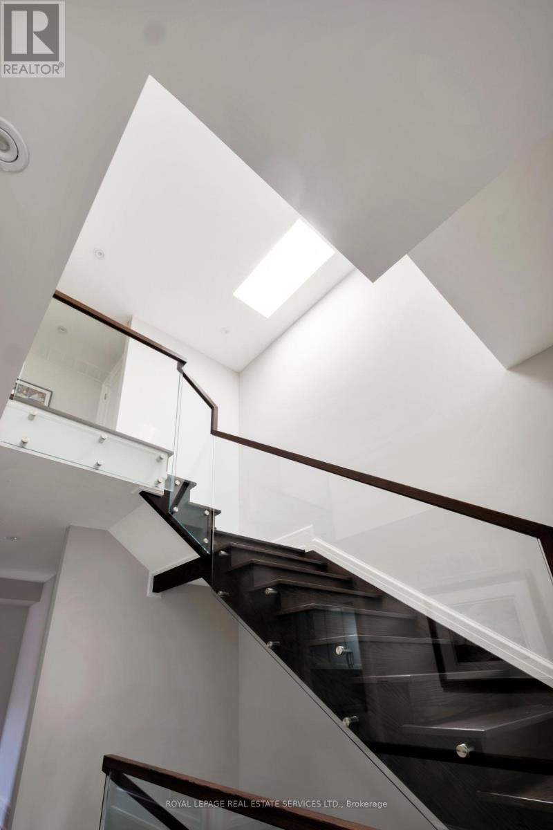 390 Walmer Road W, Toronto, Ontario  M5R 2Y4 - Photo 37 - C12141188