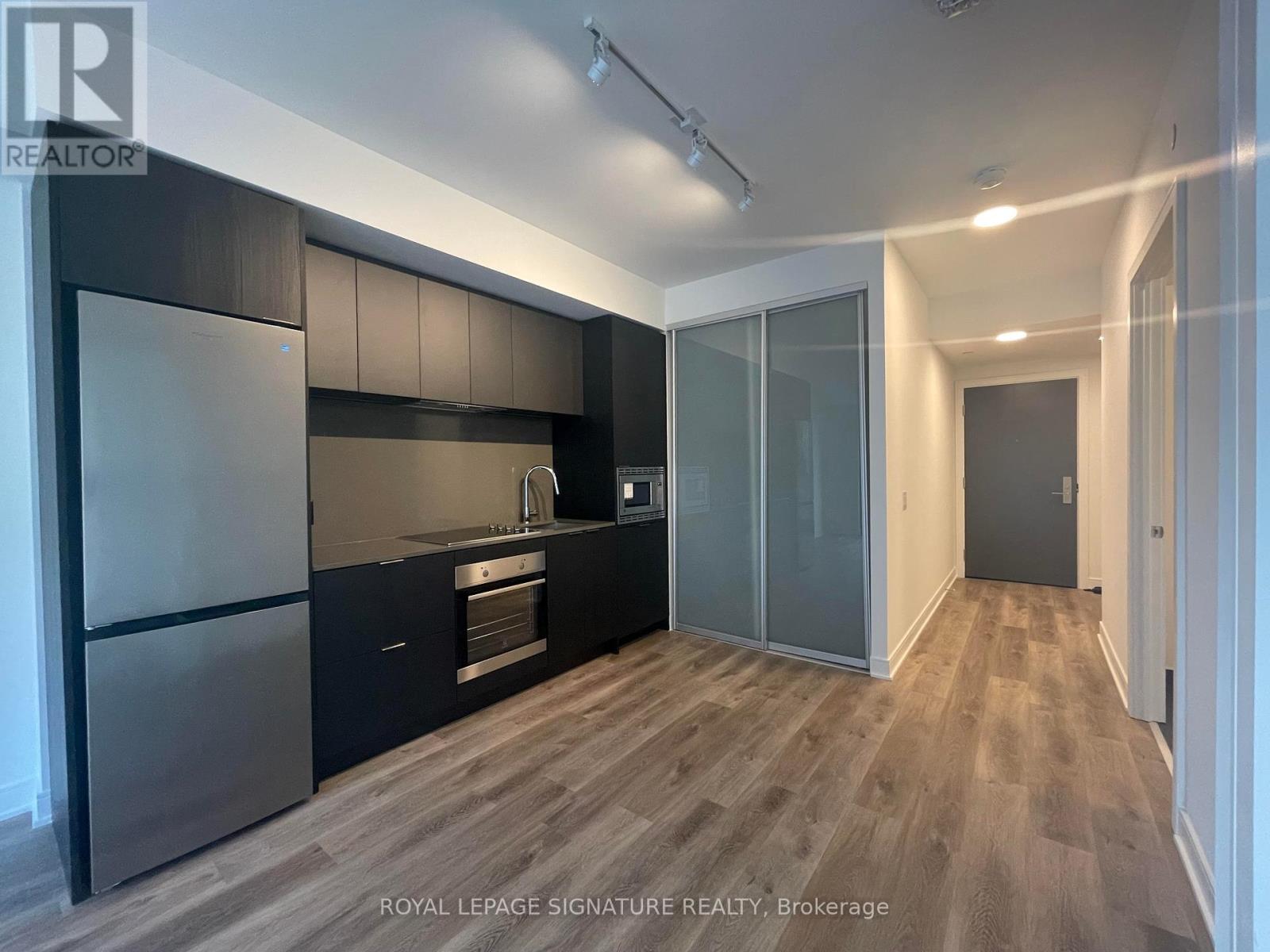 416 - 86 Dundas Street E, Mississauga, Ontario  L5A 0B1 - Photo 3 - W12141118