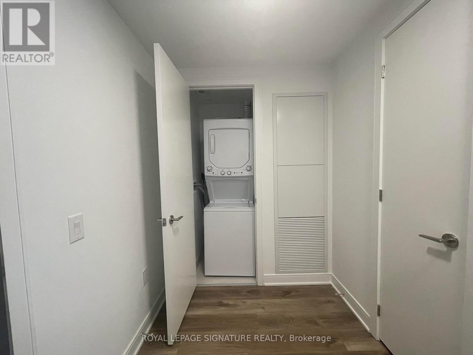 416 - 86 Dundas Street E, Mississauga, Ontario  L5A 0B1 - Photo 4 - W12141118