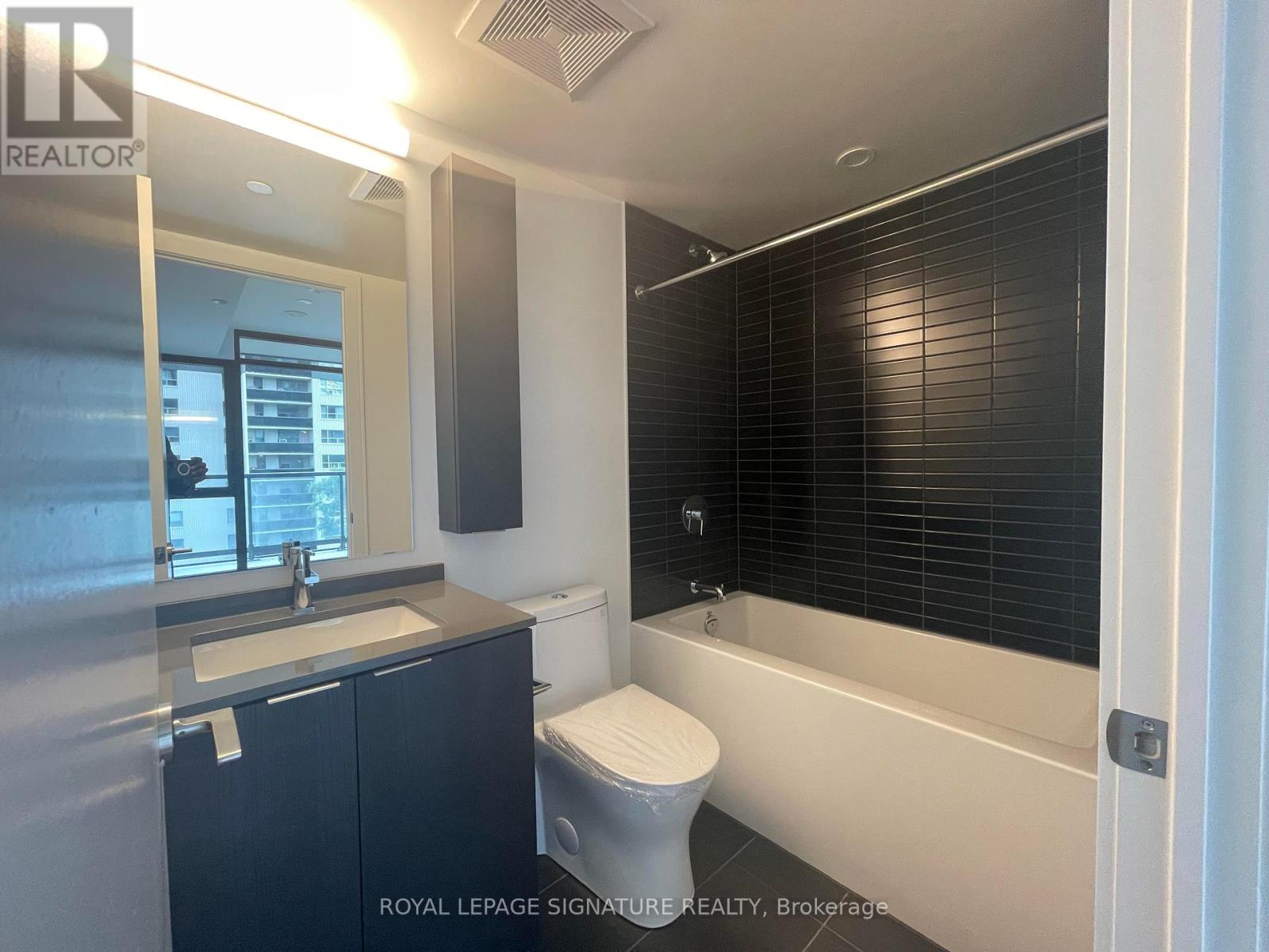416 - 86 Dundas Street E, Mississauga, Ontario  L5A 0B1 - Photo 6 - W12141118