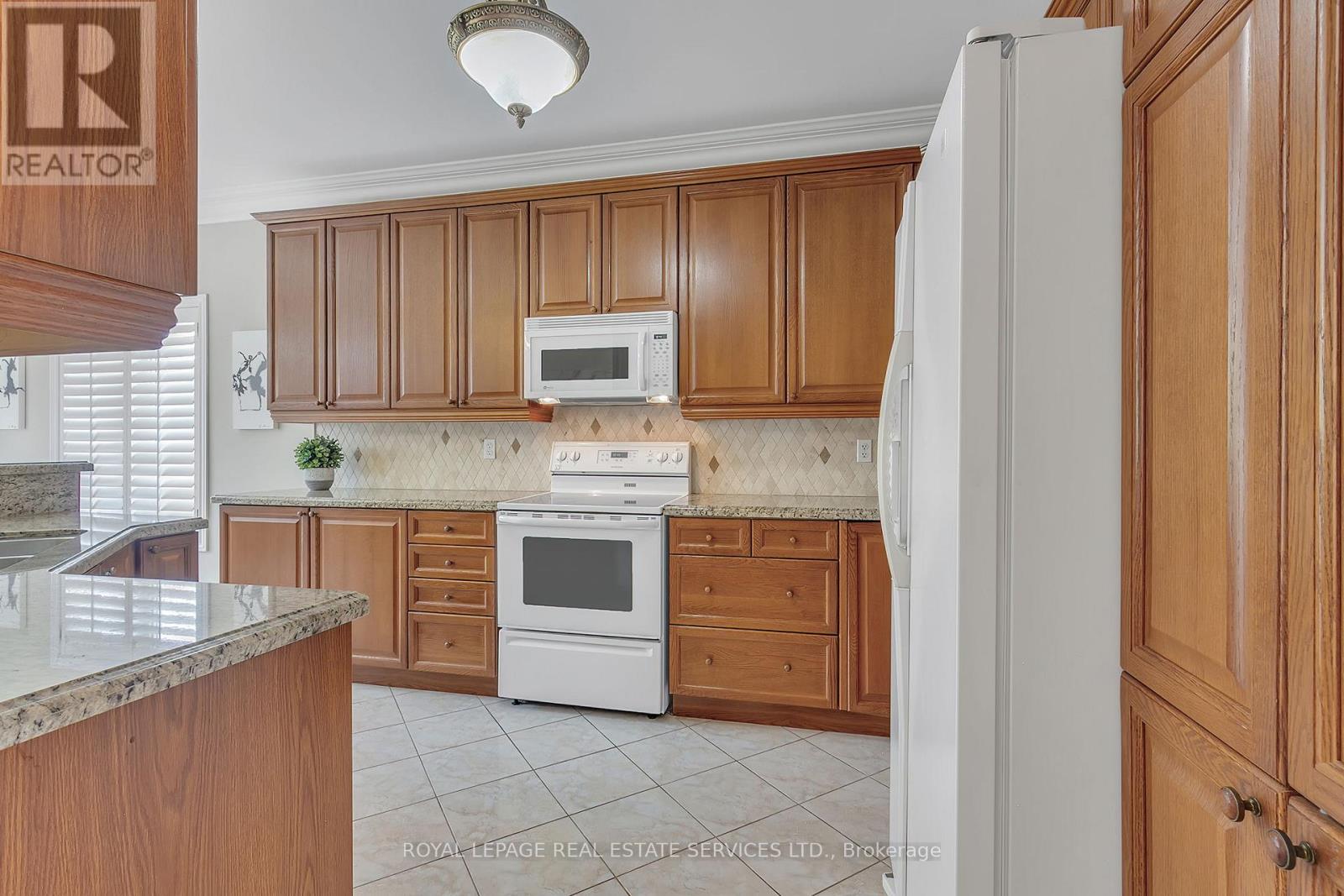 2444 Salcome Drive, Oakville, Ontario  L6H 7N5 - Photo 14 - W12141256