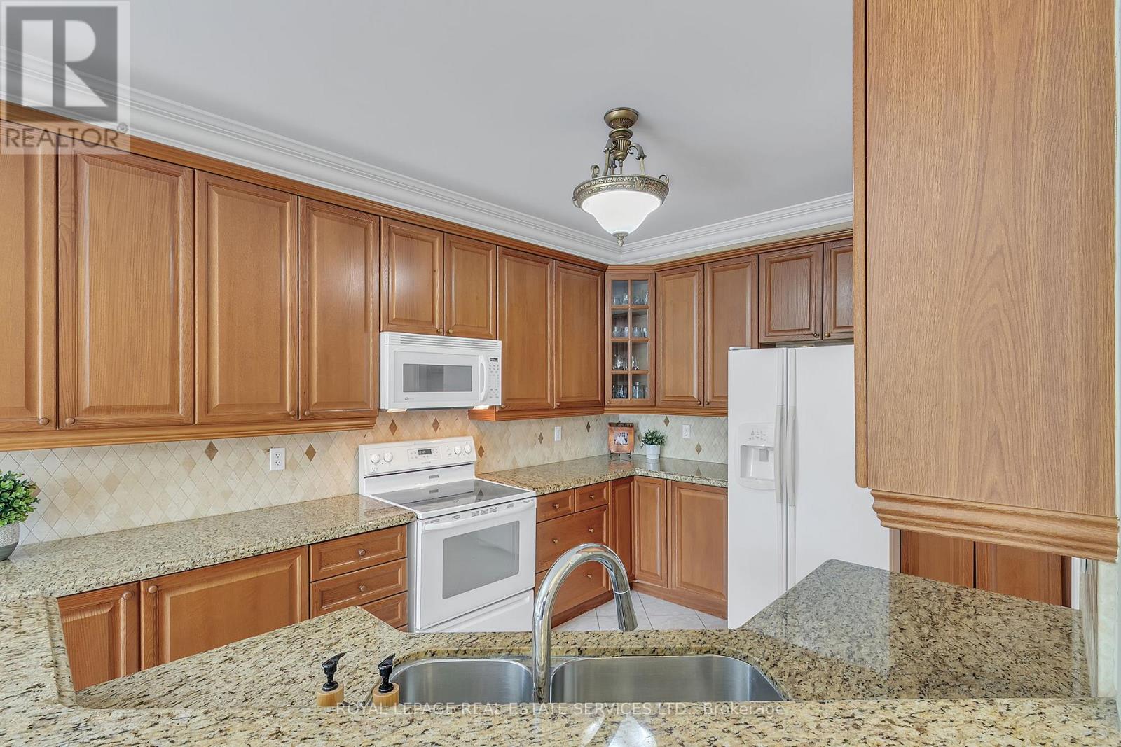 2444 Salcome Drive, Oakville, Ontario  L6H 7N5 - Photo 15 - W12141256