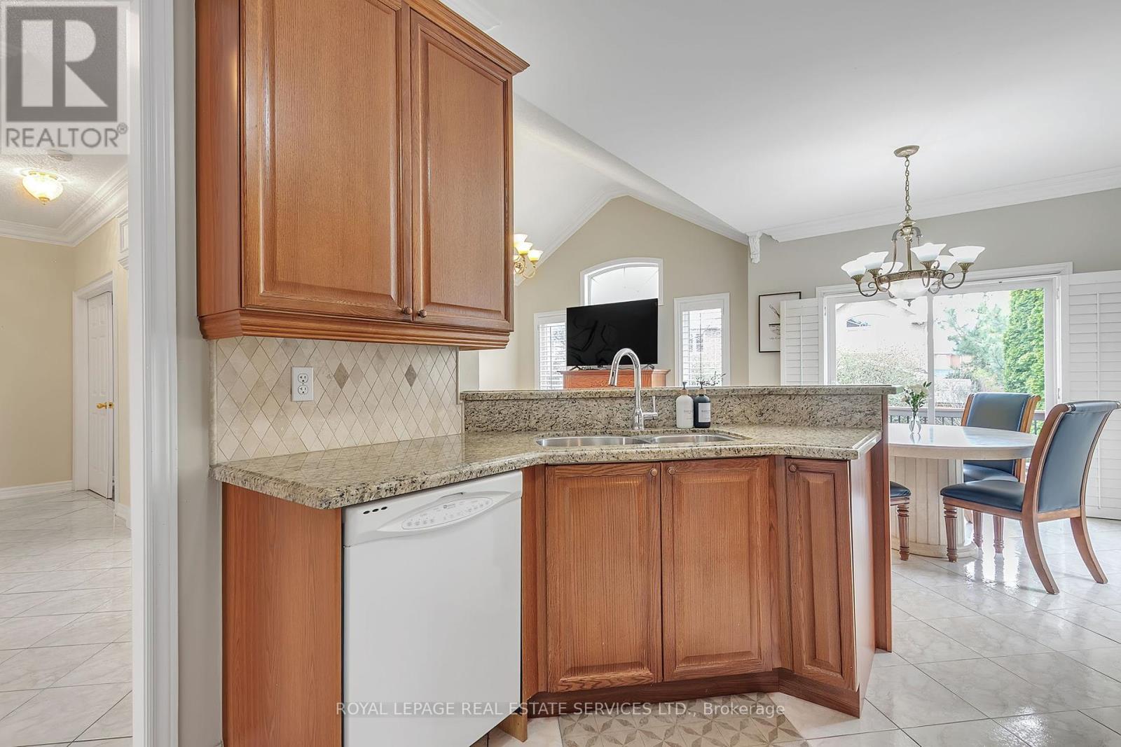 2444 Salcome Drive, Oakville, Ontario  L6H 7N5 - Photo 16 - W12141256