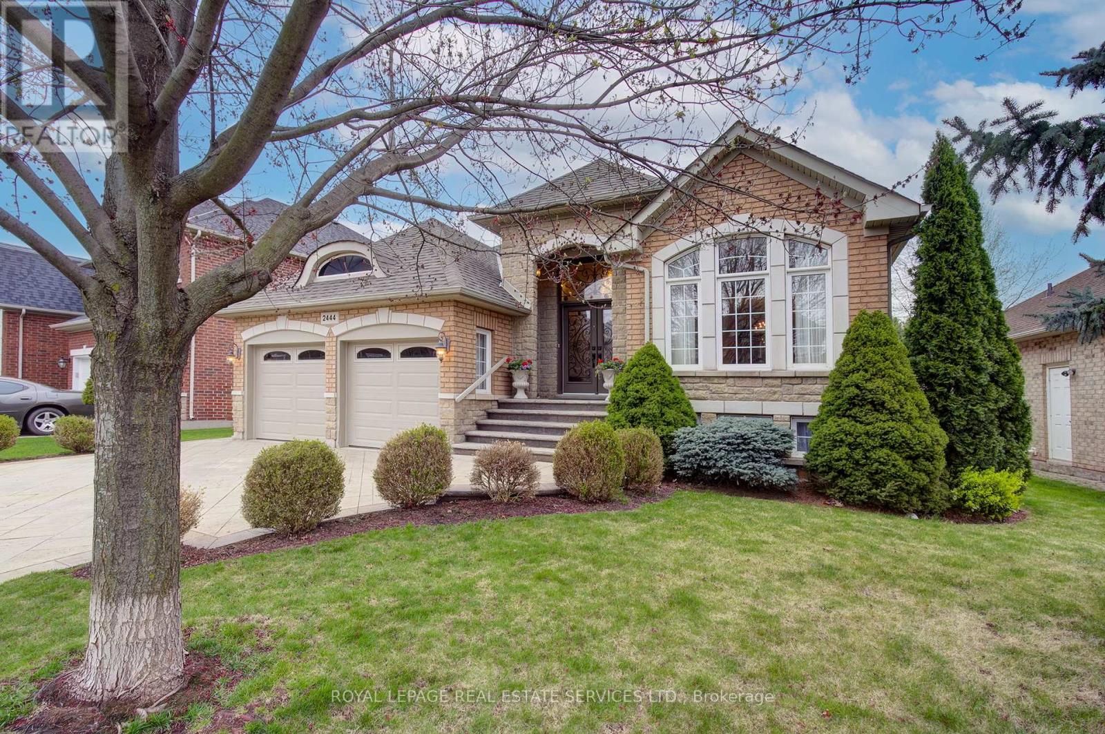 2444 Salcome Drive, Oakville, Ontario  L6H 7N5 - Photo 2 - W12141256