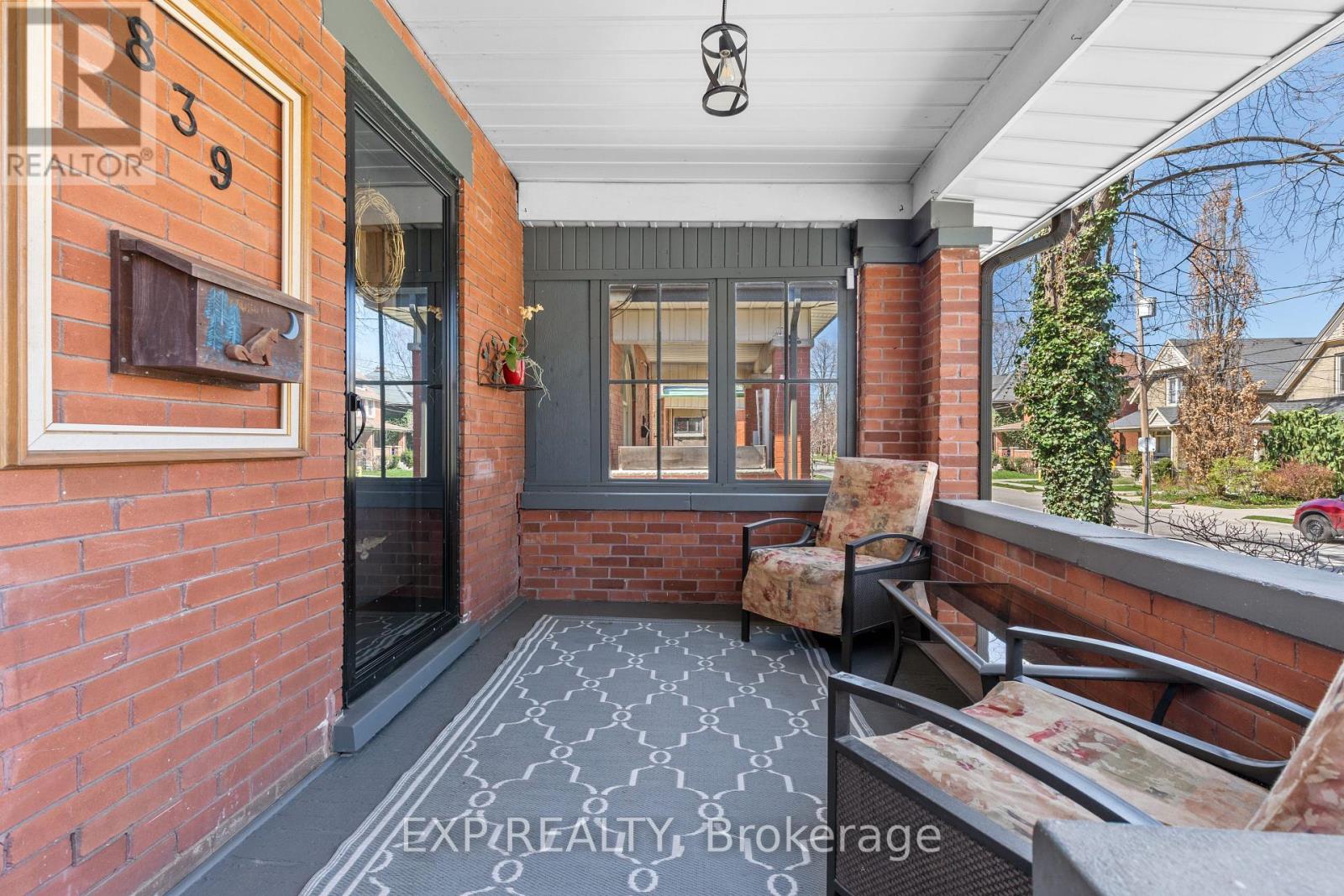 Property at 839 DUFFERIN AVENUE image 2