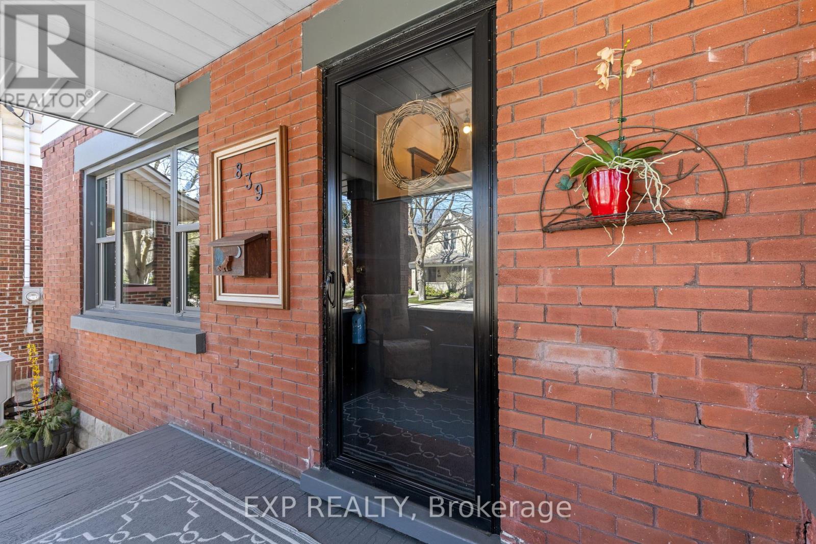 Property at 839 DUFFERIN AVENUE image 3