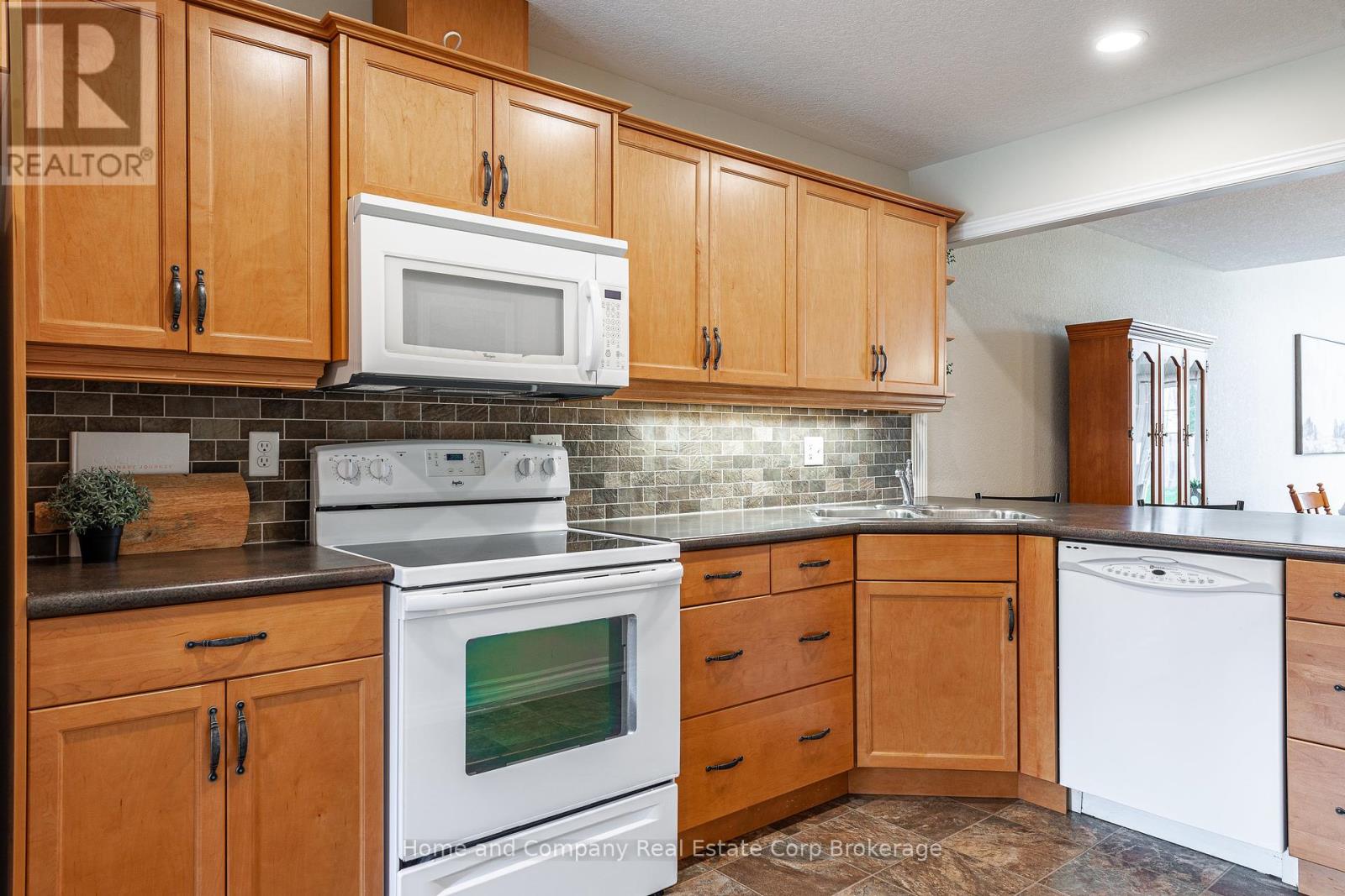 106 - 50 Galt Road, Stratford, Ontario  N5A 0B2 - Photo 5 - X12141414