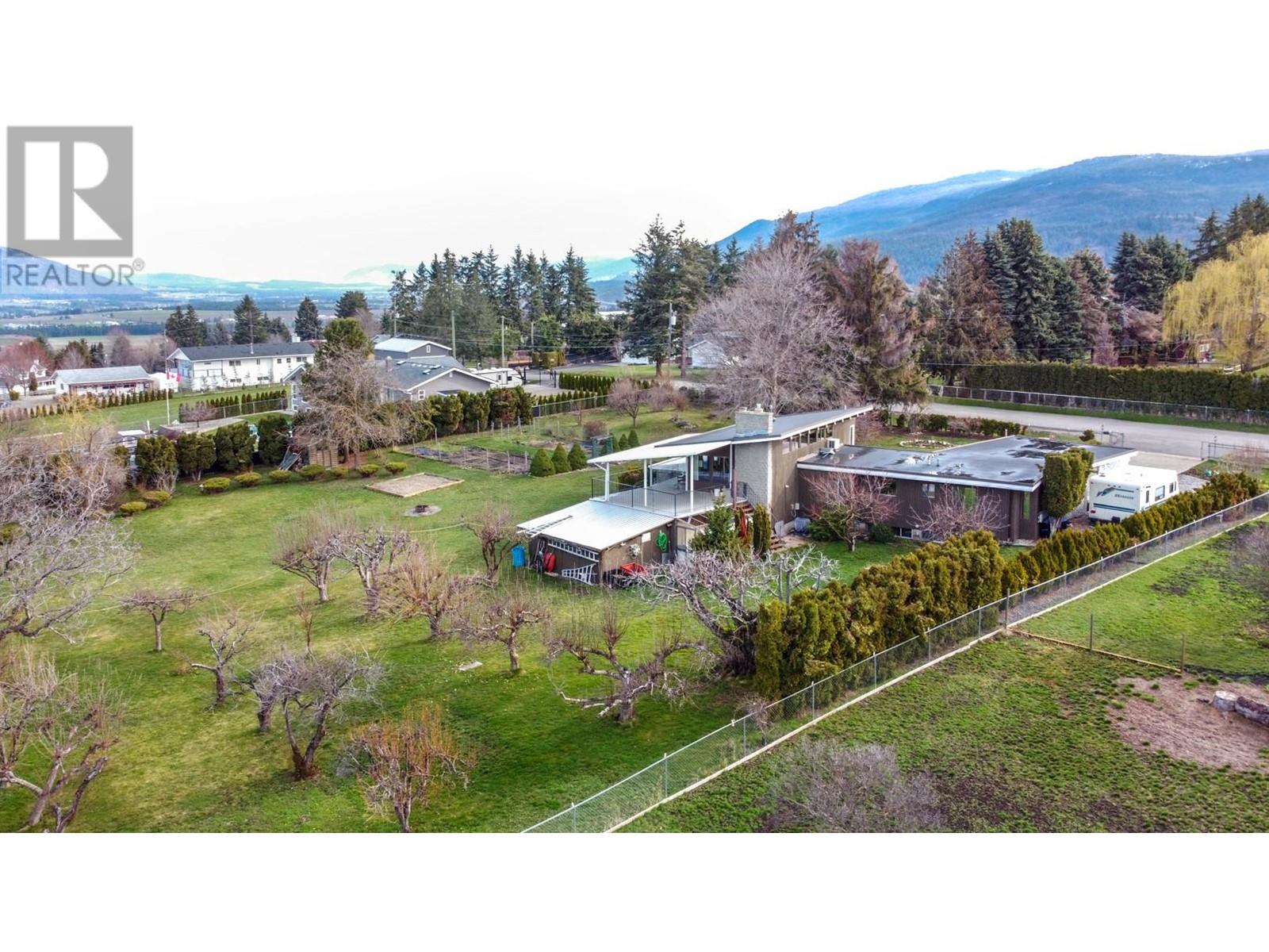 218 Stepping Stone Crescent, Spallumcheen, British Columbia  V1H 1X2 - Photo 10 - 10341641