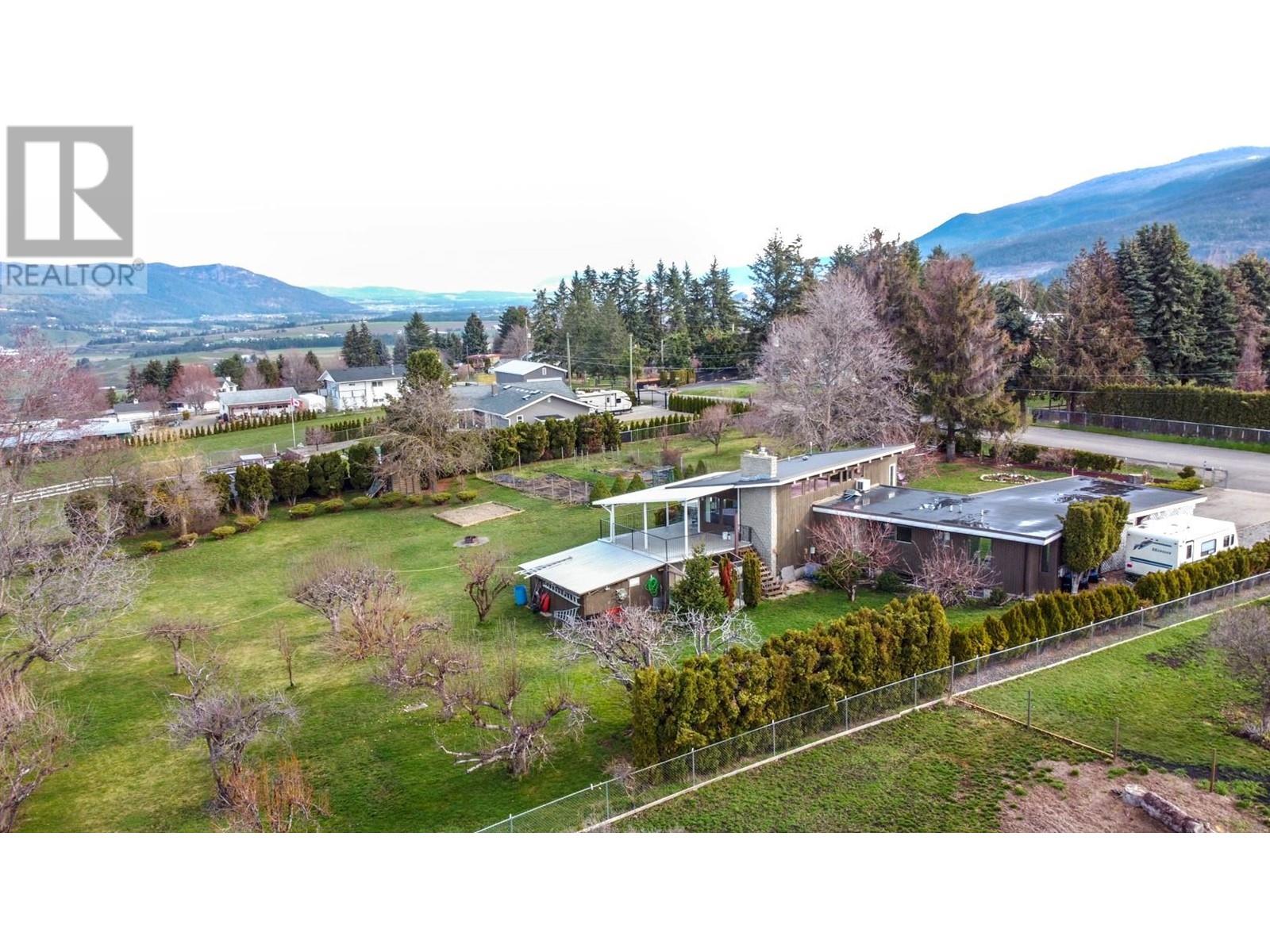 218 Stepping Stone Crescent, Spallumcheen, British Columbia  V1H 1X2 - Photo 11 - 10341641