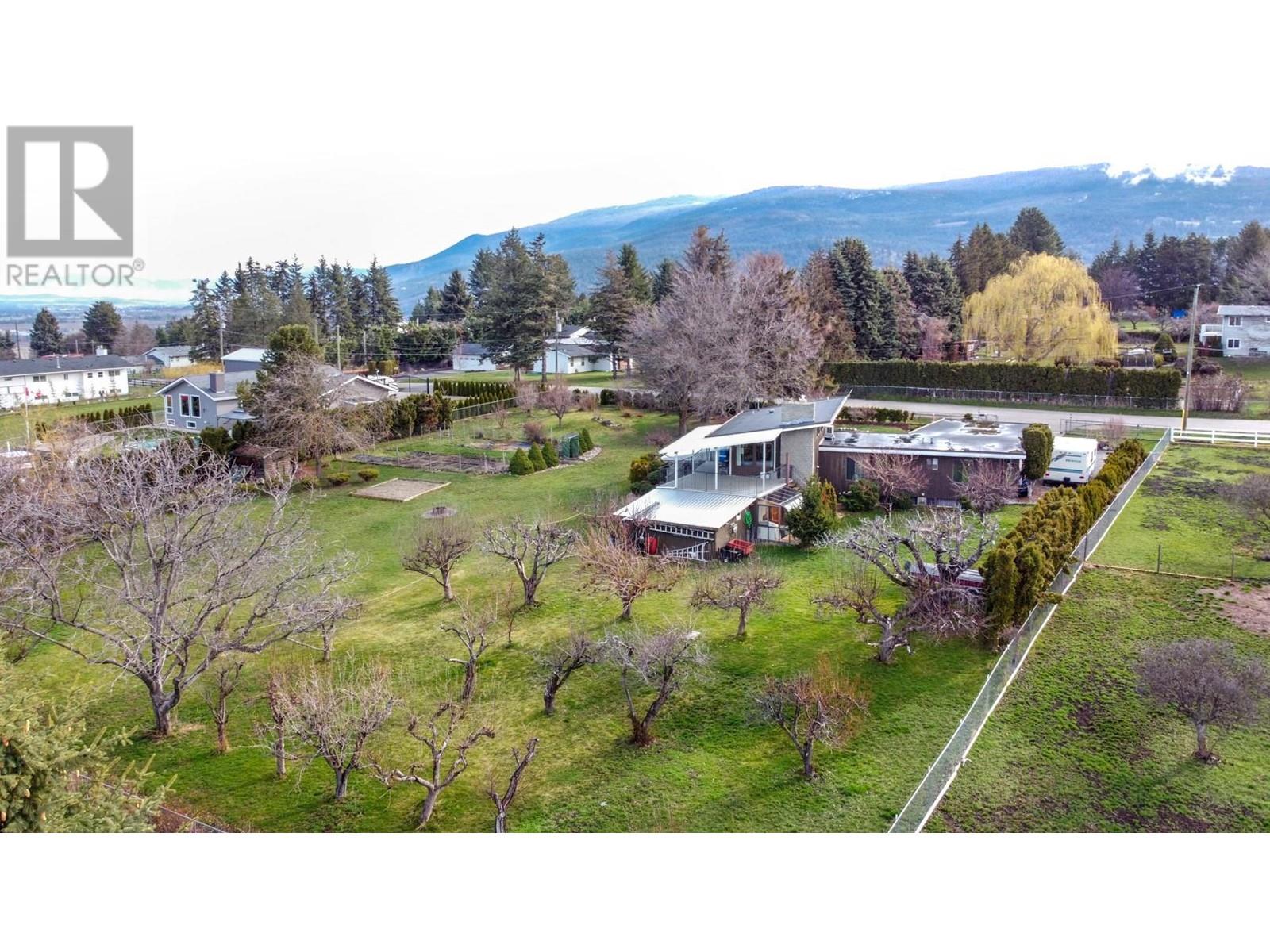 218 Stepping Stone Crescent, Spallumcheen, British Columbia  V1H 1X2 - Photo 9 - 10341641