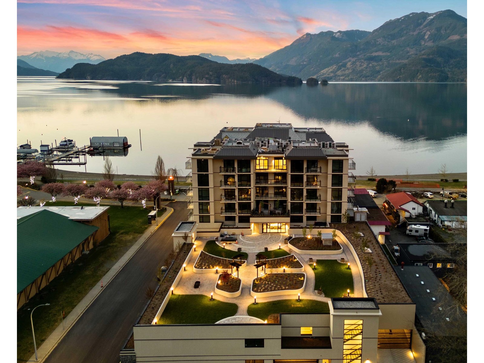 201 120 ESPLANADE AVENUE|Harrison Hot Springs, Harrison Hot Springs, British Columbia