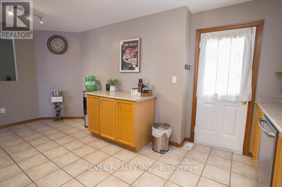 23 Garner's Lane, Brantford, Ontario  N3T 6M4 - Photo 10 - X12141119