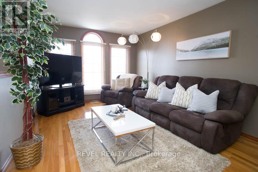 23 Garner's Lane, Brantford, Ontario  N3T 6M4 - Photo 4 - X12141119
