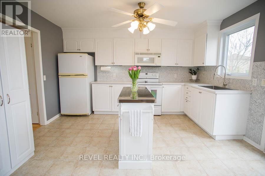 22 Owen Street, Ingersoll, Ontario  N5C 4G7 - Photo 14 - X12141139