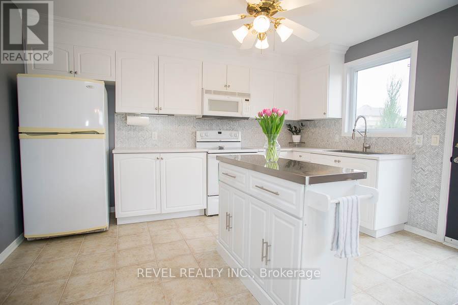 22 Owen Street, Ingersoll, Ontario  N5C 4G7 - Photo 16 - X12141139