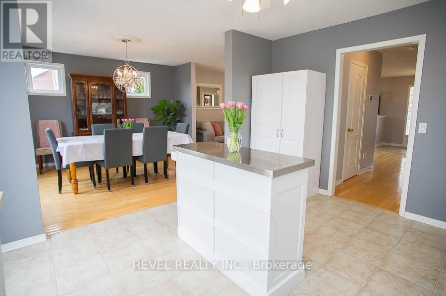 22 Owen Street, Ingersoll, Ontario  N5C 4G7 - Photo 17 - X12141139