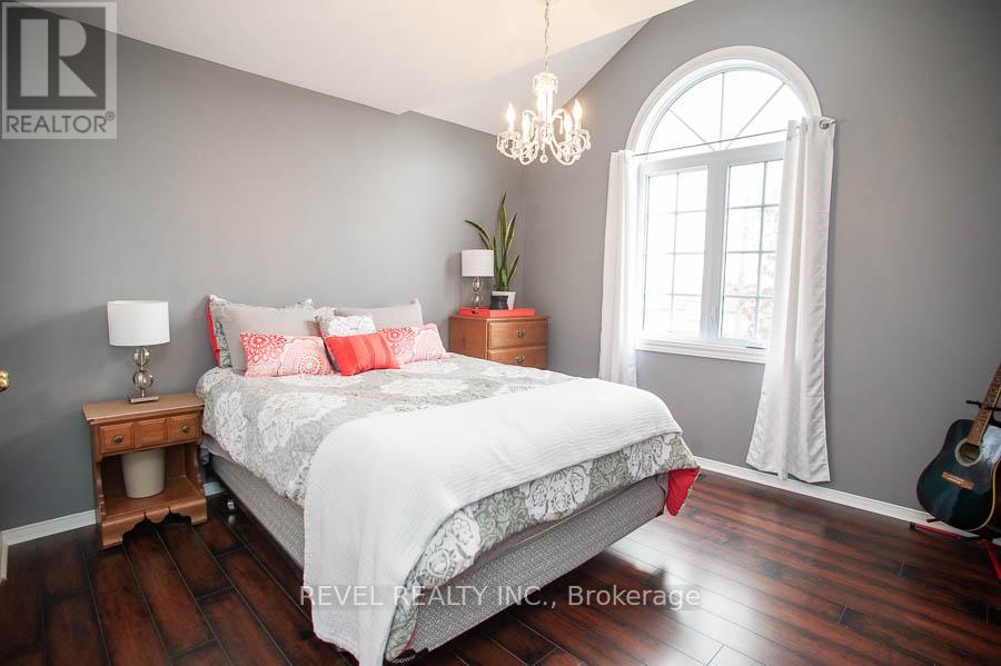 22 Owen Street, Ingersoll, Ontario  N5C 4G7 - Photo 25 - X12141139