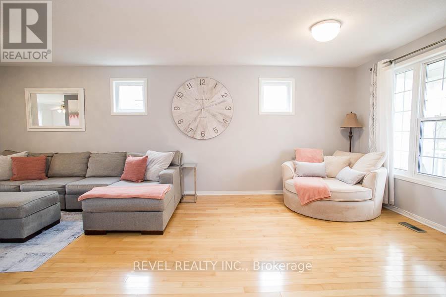 22 Owen Street, Ingersoll, Ontario  N5C 4G7 - Photo 8 - X12141139
