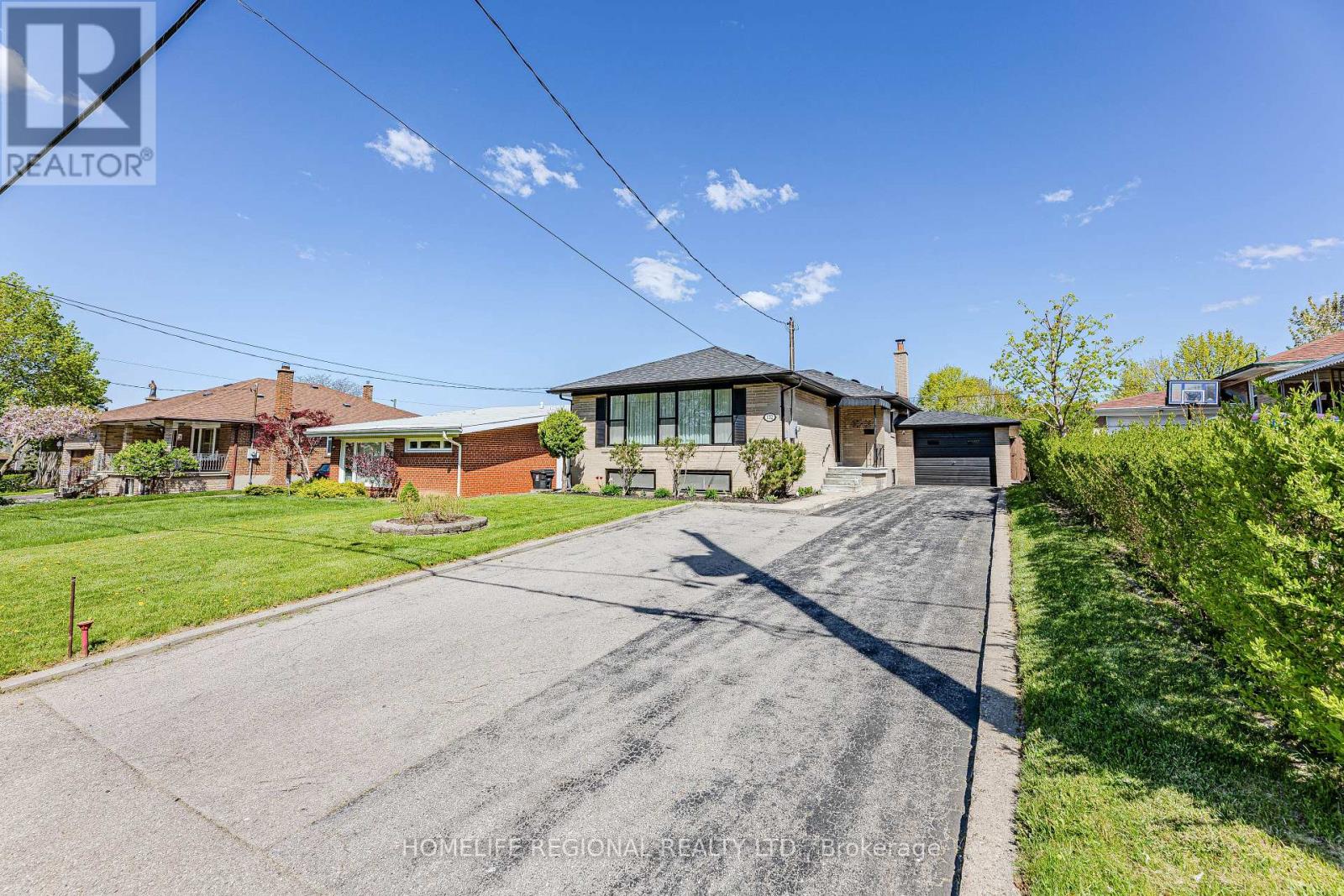 132 WYNDALE DRIVE, Toronto, Ontario